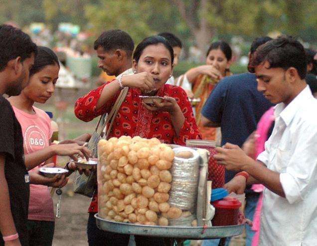 Street Foods in Tank Bund – Best Food Stalls & Must-Try Snacks Street Foods in Tank Bund