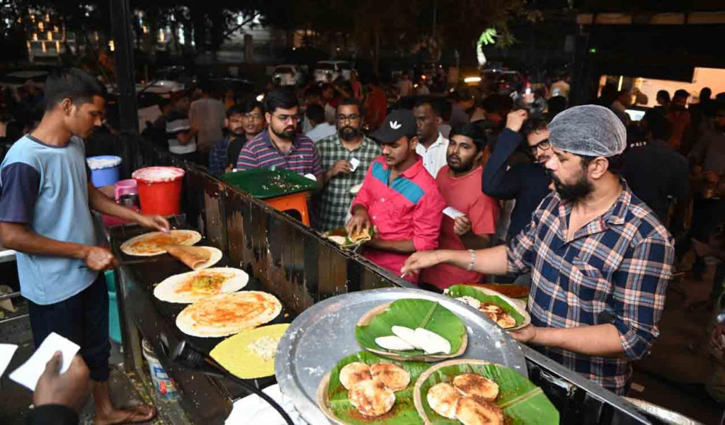 Street Foods in Tank Bund – Best Food Stalls & Must-Try Snacks Evening view of Street Foods in Tank Bund, Hyderabad